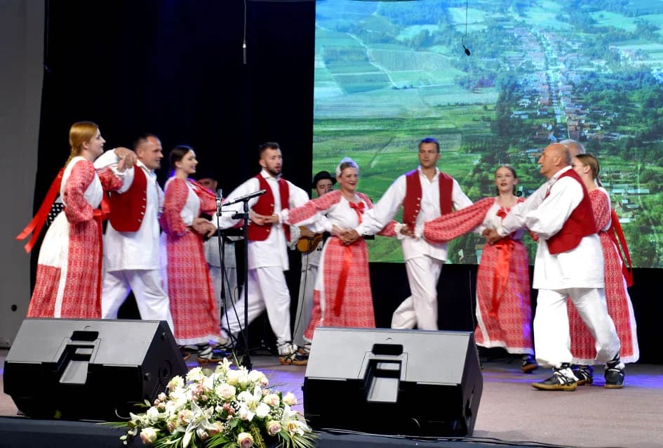 Pet folklornih i jedna pjevačka skupina okončale priredbu Tambura za dušu u Kaptolu