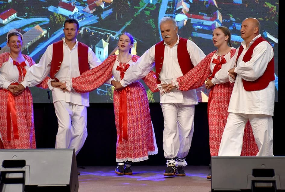 Pet folklornih i jedna pjevačka skupina okončale priredbu Tambura za dušu u Kaptolu