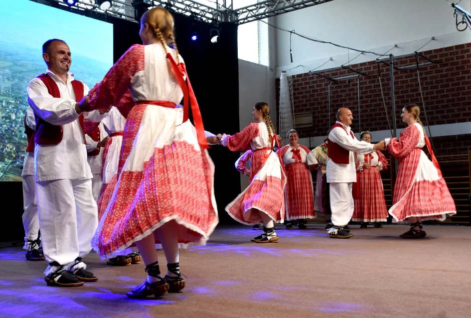 Pet folklornih i jedna pjevačka skupina okončale priredbu Tambura za dušu u Kaptolu