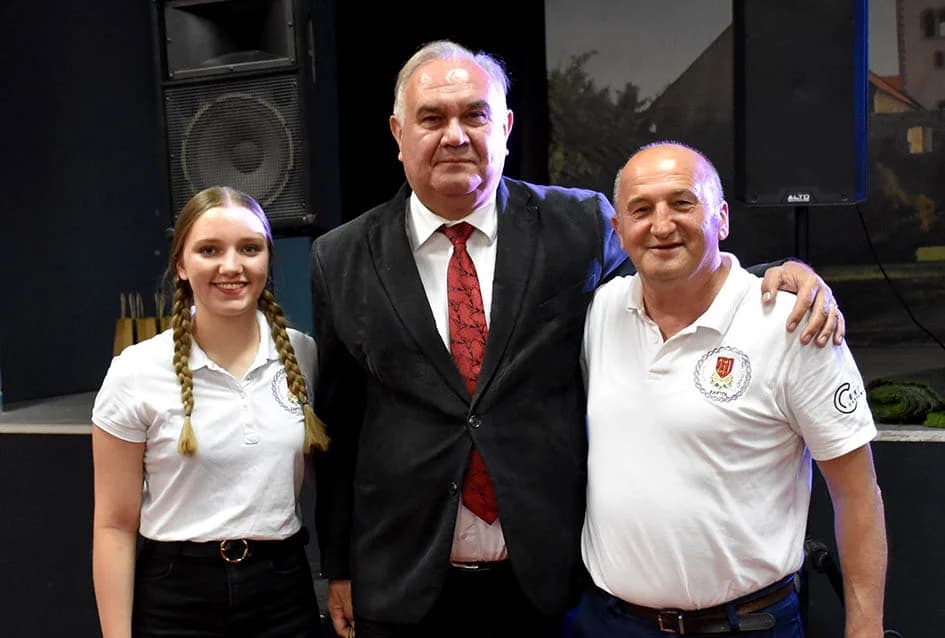 Pet folklornih i jedna pjevačka skupina okončale priredbu Tambura za dušu u Kaptolu