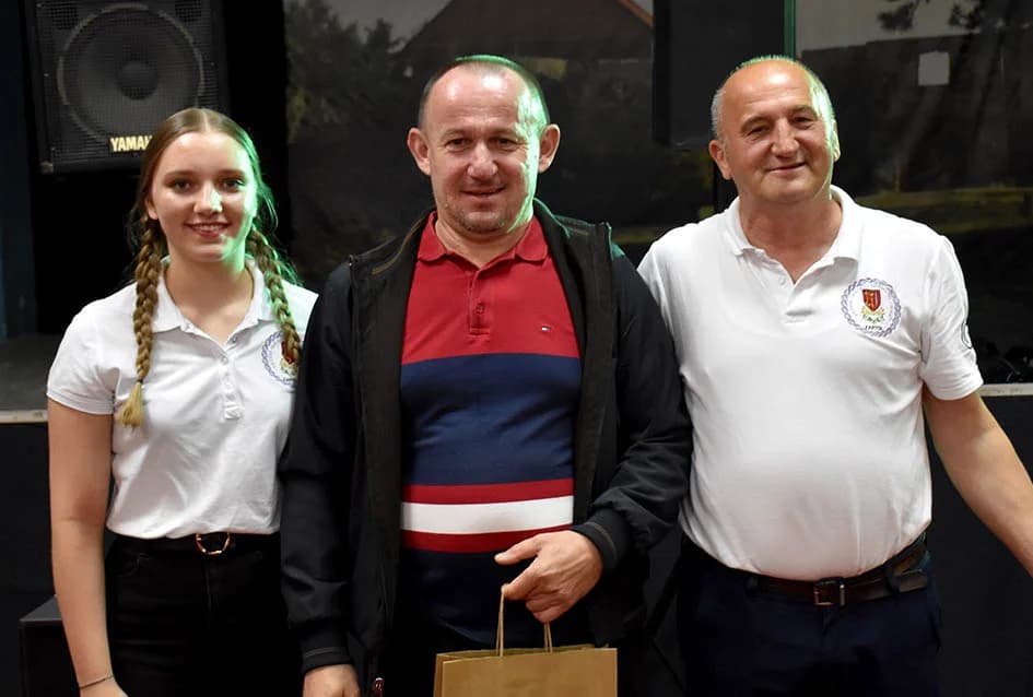 Pet folklornih i jedna pjevačka skupina okončale priredbu Tambura za dušu u Kaptolu