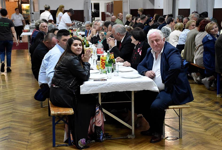Pet folklornih i jedna pjevačka skupina okončale priredbu Tambura za dušu u Kaptolu