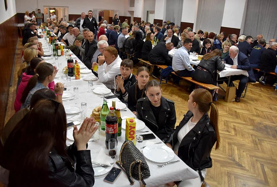 Pet folklornih i jedna pjevačka skupina okončale priredbu Tambura za dušu u Kaptolu