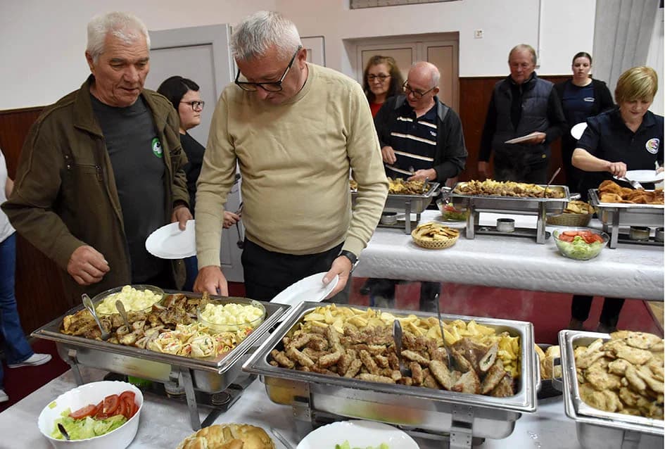 Pet folklornih i jedna pjevačka skupina okončale priredbu Tambura za dušu u Kaptolu