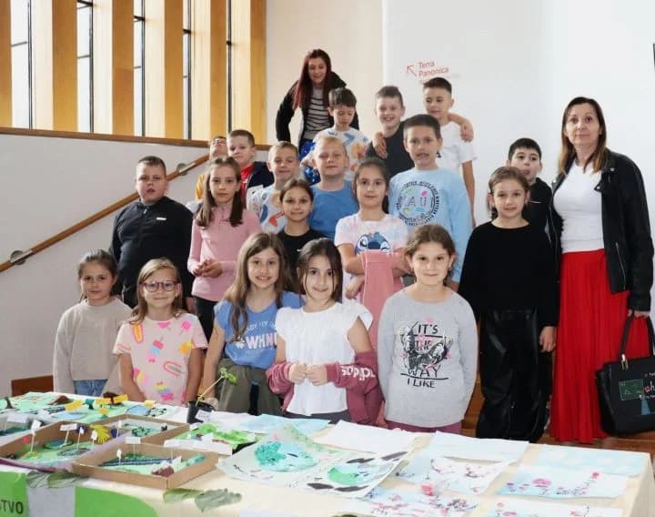 Revijom učeničkog stvaralaštva „REVUS“ obilježen Dan Europe u Pleternici