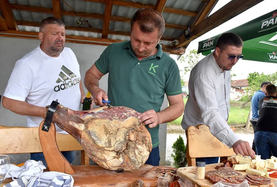 Uz Zlatni glas Zlatne doline u Kaptolu druženje glazbenika kod Mikićevih