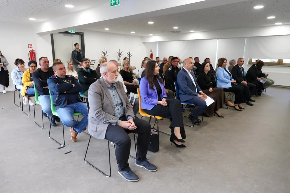 Dodijeljeni ugovori za energetsku obnovu kuća u Požeško-slavonskoj županiji: Ministrica Vučković najavila nove projekte