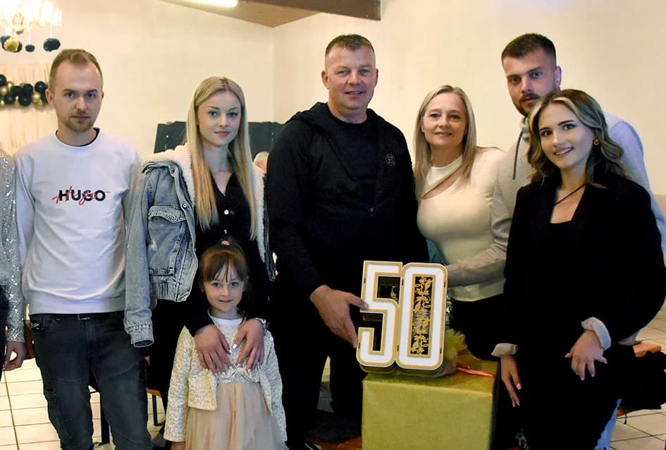 Harmonikašu Josipu Jurgecu za 50. rođendan priredili tortu-harmoniku