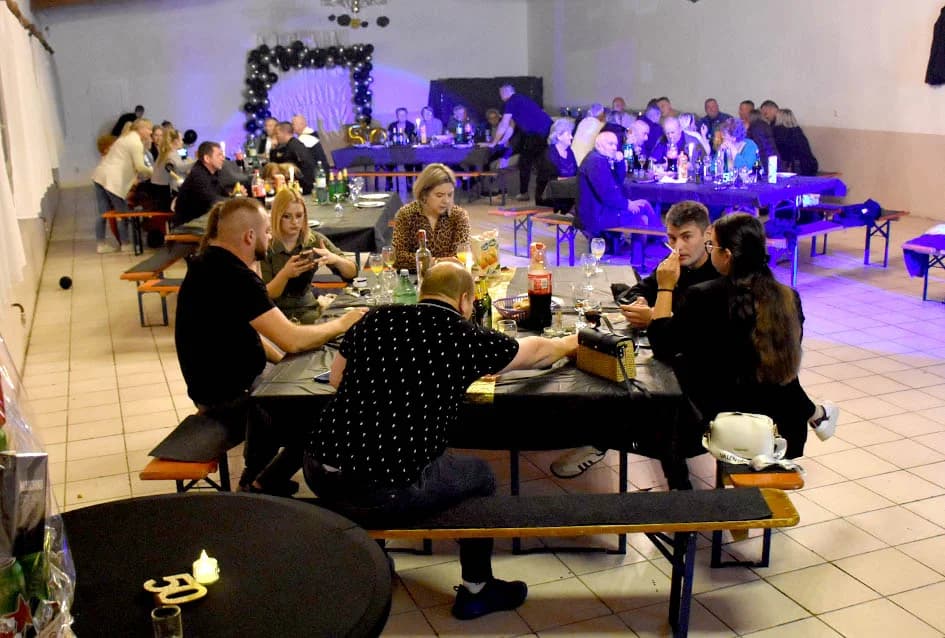 Harmonikašu Josipu Jurgecu za 50. rođendan priredili tortu-harmoniku