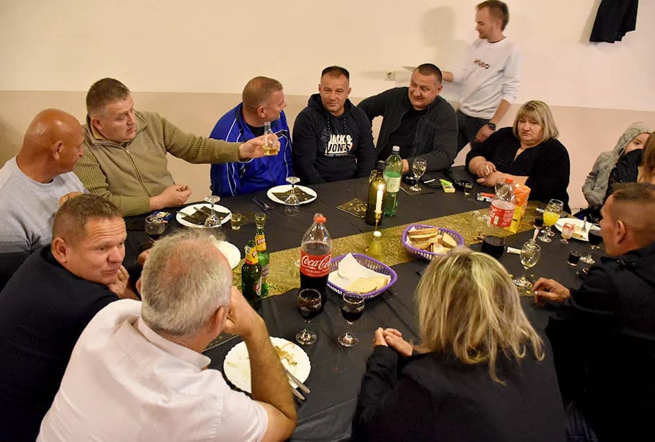 Harmonikašu Josipu Jurgecu za 50. rođendan priredili tortu-harmoniku