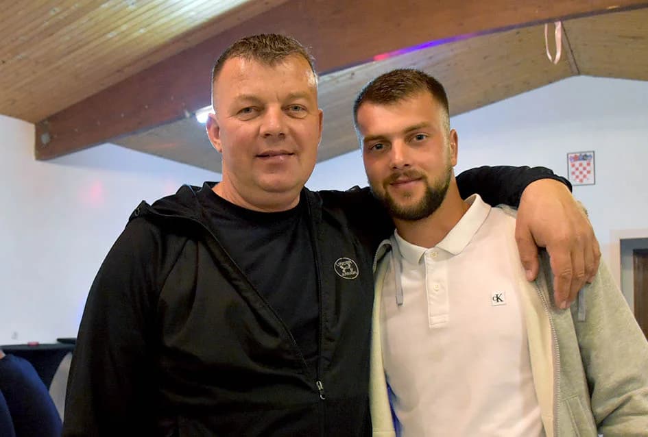 Harmonikašu Josipu Jurgecu za 50. rođendan priredili tortu-harmoniku