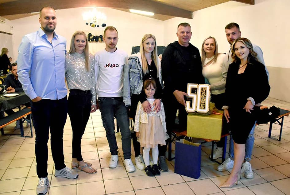 Harmonikašu Josipu Jurgecu za 50. rođendan priredili tortu-harmoniku
