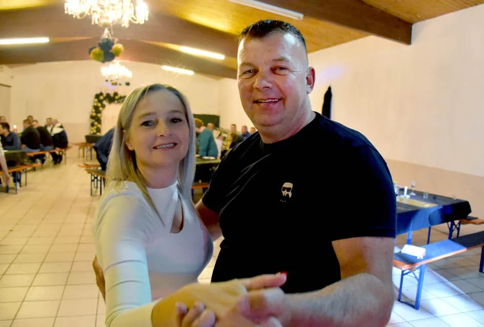 Harmonikašu Josipu Jurgecu za 50. rođendan priredili tortu-harmoniku