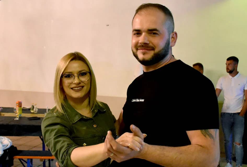 Harmonikašu Josipu Jurgecu za 50. rođendan priredili tortu-harmoniku