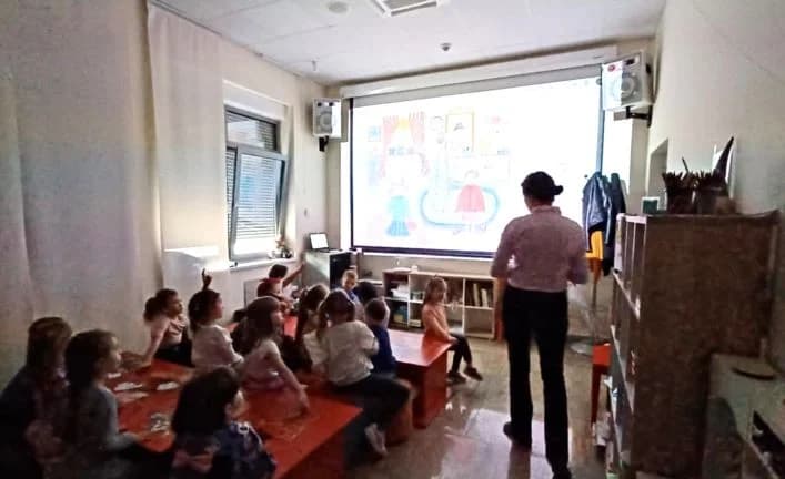 „VESELI ČETVRTAK“ U PLETERNIČKOJ KNJIŽNICI: Radionica o prehrani za djecu uzrasta od tri do sedam godina