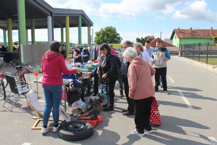 Svibanjski buvljak na prostoru Gradske tržnice u Pleternici