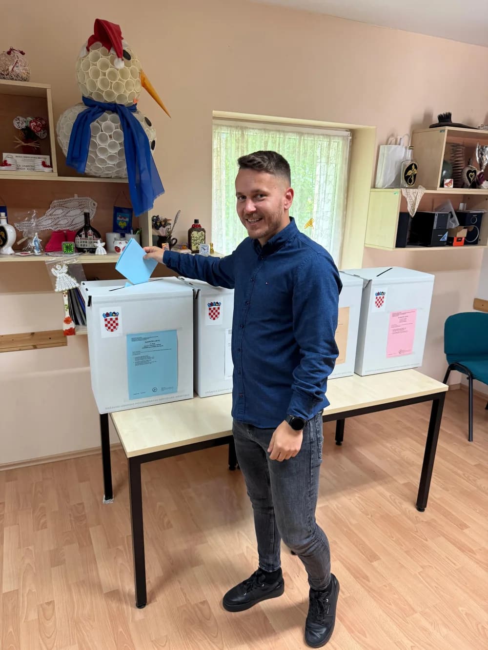 Izbori u tijeku: Na biralištima smo uz građane zatekli i neke političare koji su došli obaviti svoju građansku dužnost