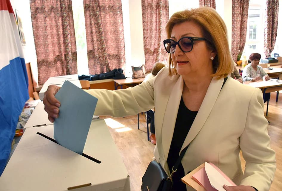 Izbori u tijeku: Na biralištima smo uz građane zatekli i neke političare koji su došli obaviti svoju građansku dužnost