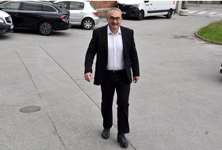 Izbori u tijeku: Na biralištima smo uz građane zatekli i neke političare koji su došli obaviti svoju građansku dužnost