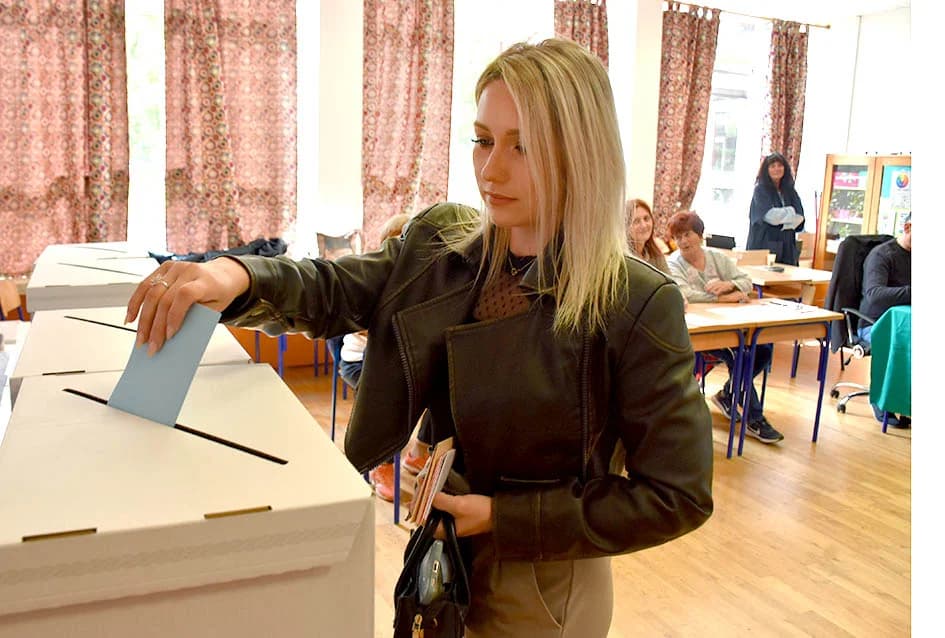 Izbori u tijeku: Na biralištima smo uz građane zatekli i neke političare koji su došli obaviti svoju građansku dužnost