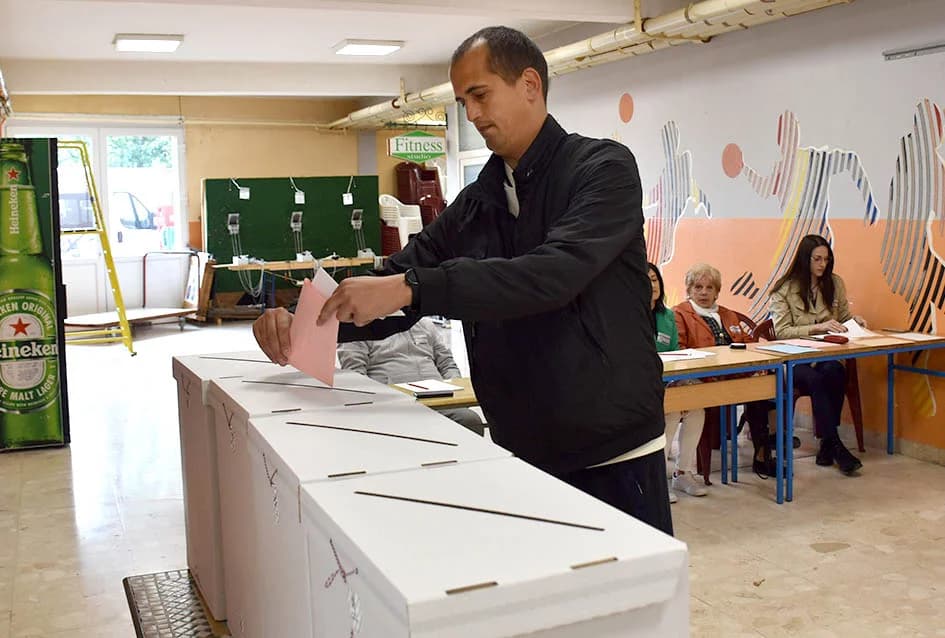Izbori u tijeku: Na biralištima smo uz građane zatekli i neke političare koji su došli obaviti svoju građansku dužnost