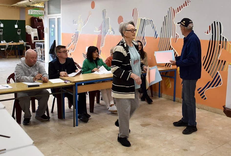 Izbori u tijeku: Na biralištima smo uz građane zatekli i neke političare koji su došli obaviti svoju građansku dužnost