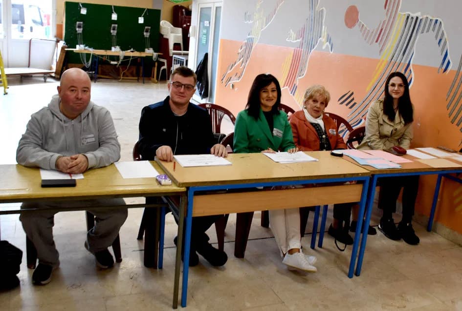 Izbori u tijeku: Na biralištima smo uz građane zatekli i neke političare koji su došli obaviti svoju građansku dužnost