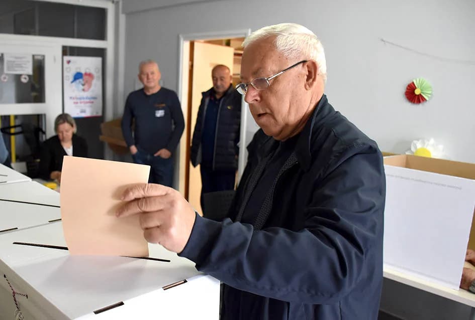 Izbori u tijeku: Na biralištima smo uz građane zatekli i neke političare koji su došli obaviti svoju građansku dužnost