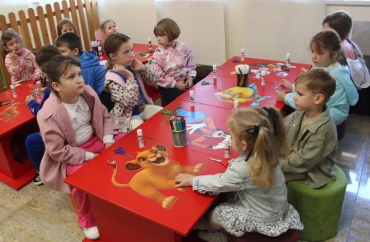 PROJEKT „ČETVRT KNJIGE“: Predstavljena slikovnica ʼʼOgijev novi domʼʼ Marije Gašparović iz Novske