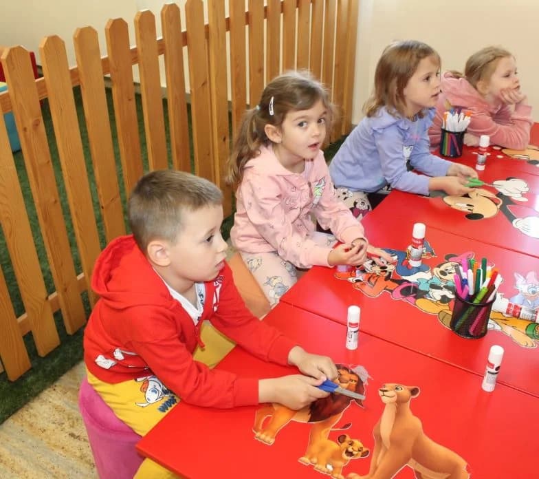 PROJEKT „ČETVRT KNJIGE“: Predstavljena slikovnica ʼʼOgijev novi domʼʼ Marije Gašparović iz Novske