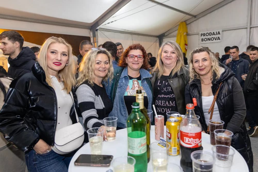 “Čuvajmo običaje zavičaja” u Velikoj: koncert za pamćenje legendarnog Željka Bebeka