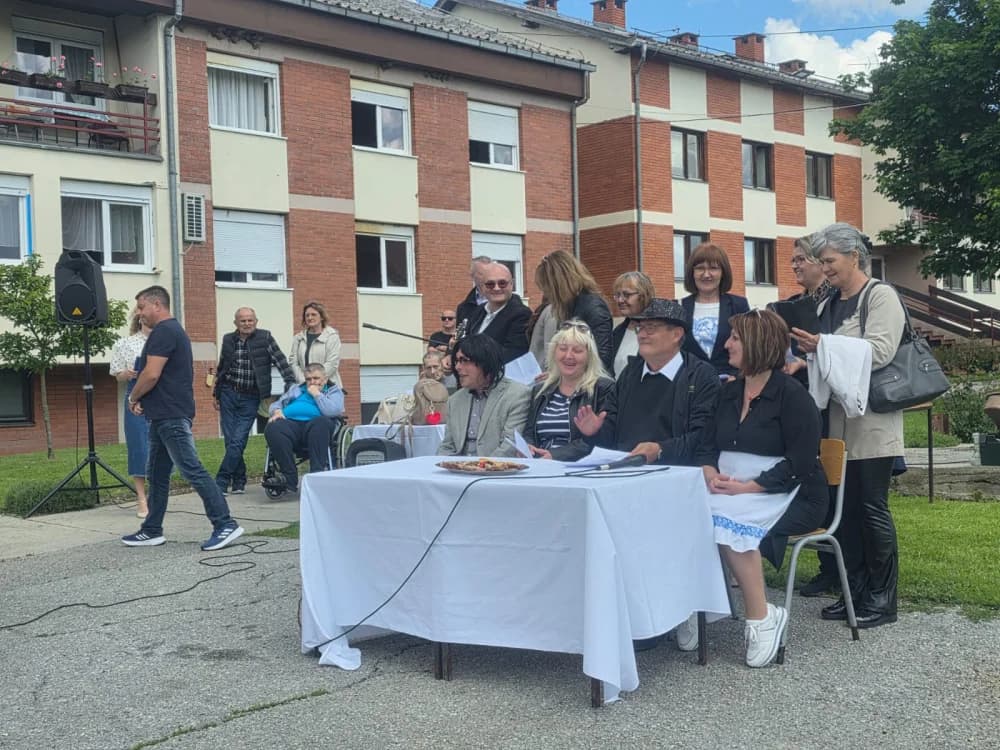 Dirljivi susreti u Domu za starije Ljeskovica koji nikog ne mogu ostaviti ravnodušnima: Danas su ponovno spojene ruke koje su možda predugo bile razdvojene“