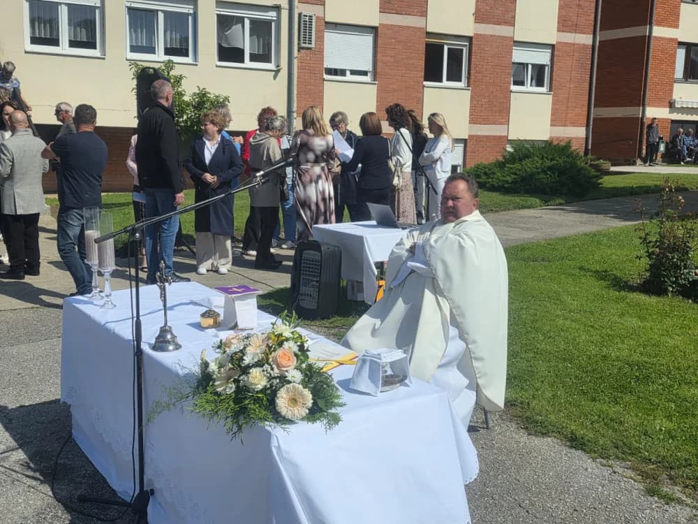 Dirljivi susreti u Domu za starije Ljeskovica koji nikog ne mogu ostaviti ravnodušnima: Danas su ponovno spojene ruke koje su možda predugo bile razdvojene“