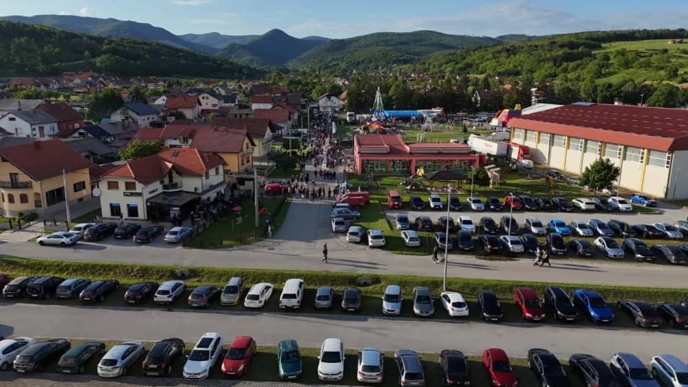NAJDUŽI STOL 14. GODINU ZA REDOM: Velika je još jedom predstavljena kao ljepota turističke destinacije