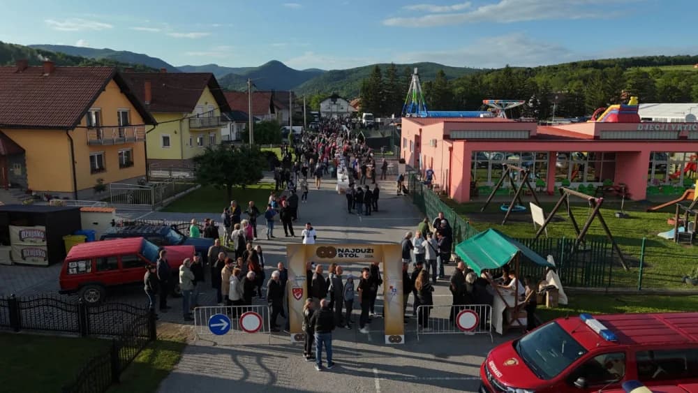 NAJDUŽI STOL 14. GODINU ZA REDOM: Velika je još jedom predstavljena kao ljepota turističke destinacije