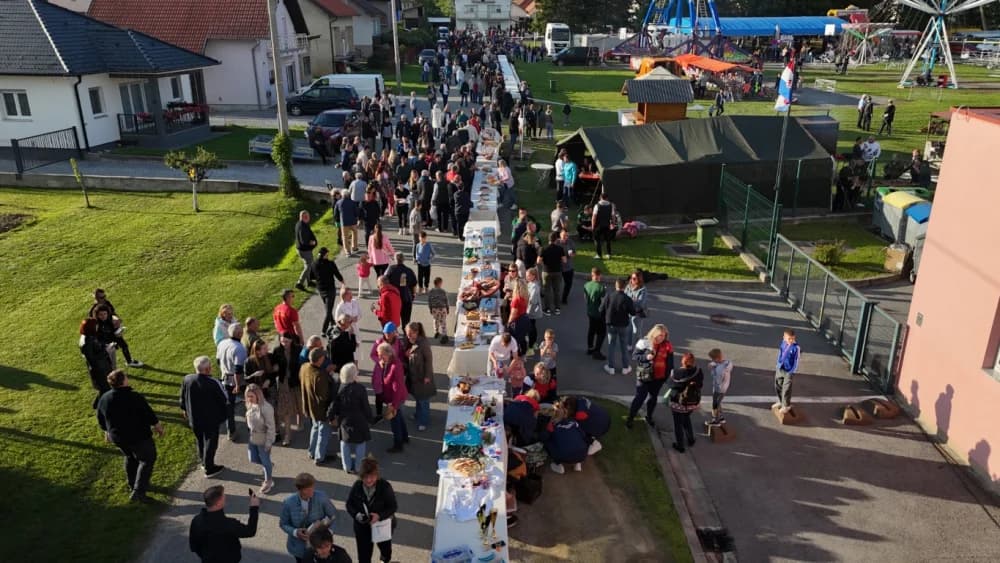 NAJDUŽI STOL 14. GODINU ZA REDOM: Velika je još jedom predstavljena kao ljepota turističke destinacije