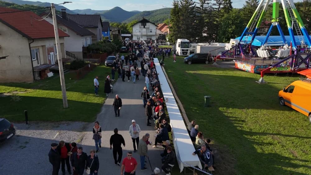 NAJDUŽI STOL 14. GODINU ZA REDOM: Velika je još jedom predstavljena kao ljepota turističke destinacije