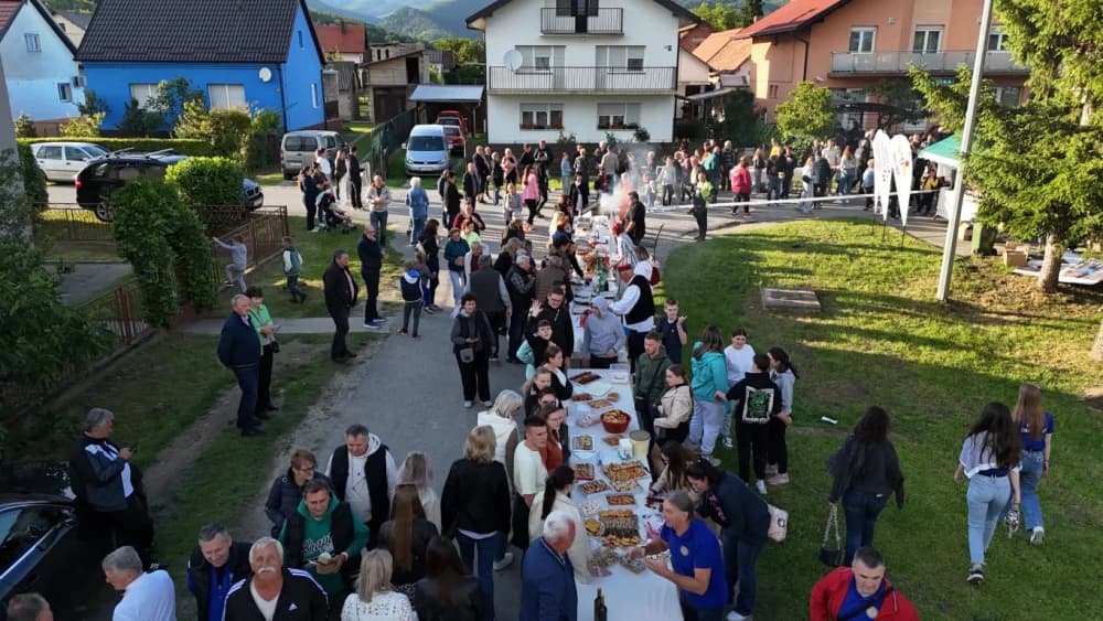 NAJDUŽI STOL 14. GODINU ZA REDOM: Velika je još jedom predstavljena kao ljepota turističke destinacije