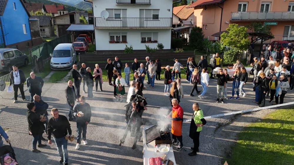 NAJDUŽI STOL 14. GODINU ZA REDOM: Velika je još jedom predstavljena kao ljepota turističke destinacije