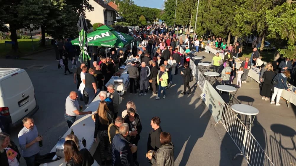 NAJDUŽI STOL 14. GODINU ZA REDOM: Velika je još jedom predstavljena kao ljepota turističke destinacije