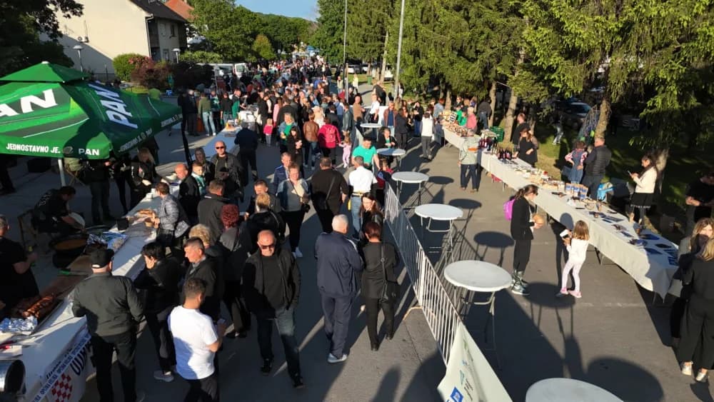 NAJDUŽI STOL 14. GODINU ZA REDOM: Velika je još jedom predstavljena kao ljepota turističke destinacije