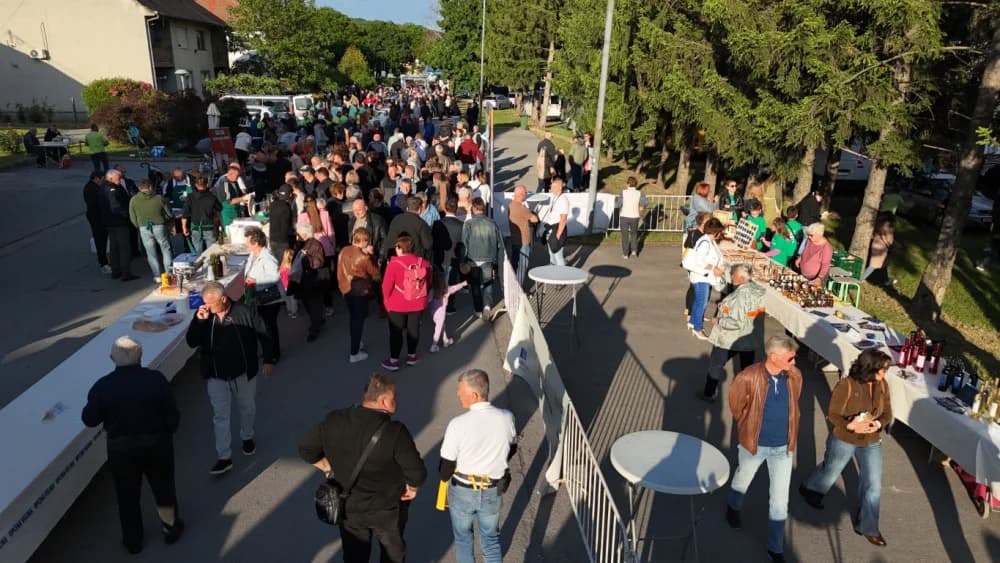 NAJDUŽI STOL 14. GODINU ZA REDOM: Velika je još jedom predstavljena kao ljepota turističke destinacije