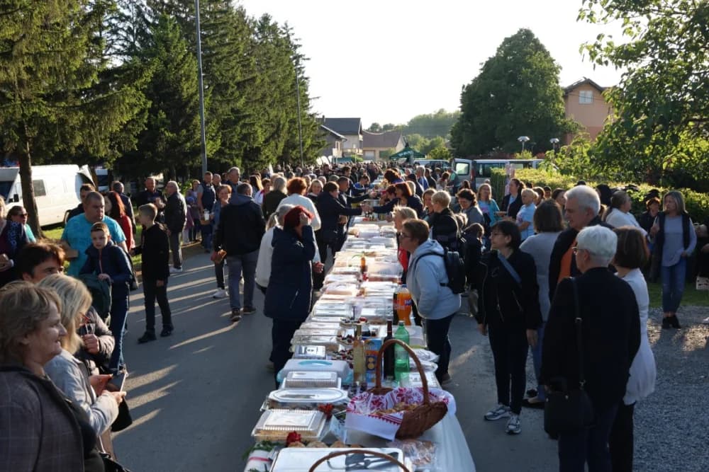 NAJDUŽI STOL 14. GODINU ZA REDOM: Velika je još jedom predstavljena kao ljepota turističke destinacije