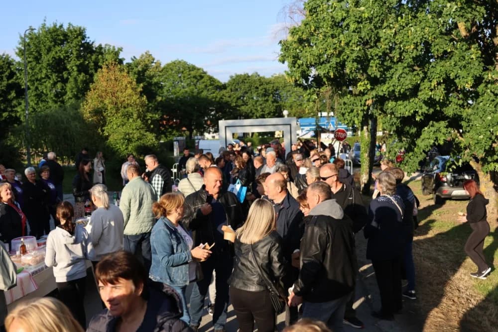 NAJDUŽI STOL 14. GODINU ZA REDOM: Velika je još jedom predstavljena kao ljepota turističke destinacije