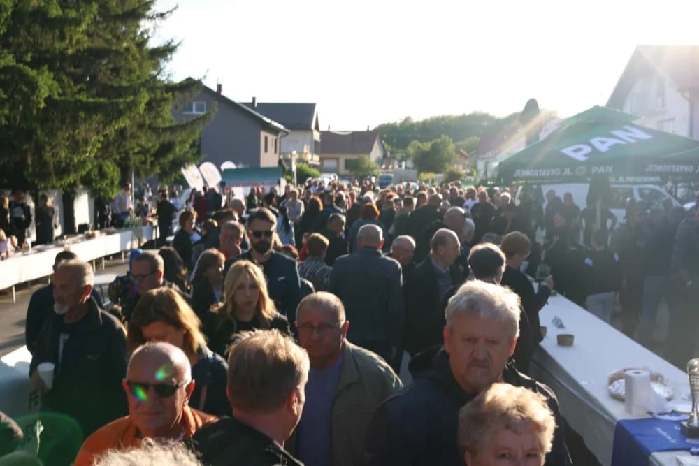 NAJDUŽI STOL 14. GODINU ZA REDOM: Velika je još jedom predstavljena kao ljepota turističke destinacije