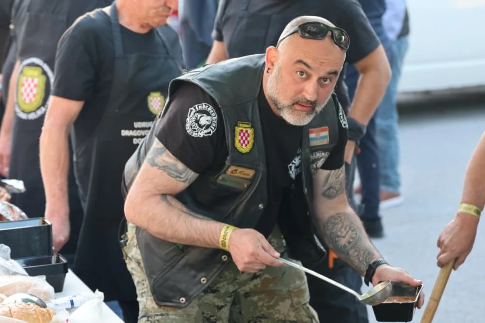 NAJDUŽI STOL 14. GODINU ZA REDOM: Velika je još jedom predstavljena kao ljepota turističke destinacije