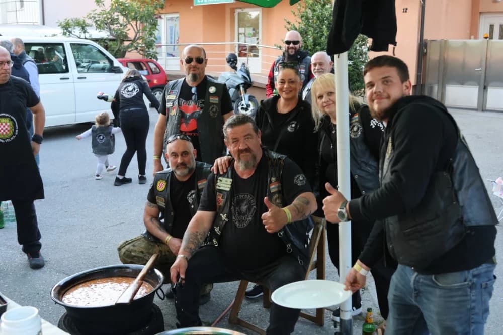 NAJDUŽI STOL 14. GODINU ZA REDOM: Velika je još jedom predstavljena kao ljepota turističke destinacije
