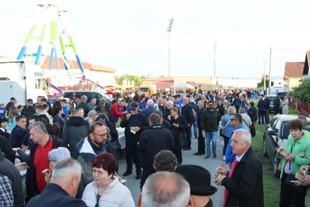 NAJDUŽI STOL 14. GODINU ZA REDOM: Velika je još jedom predstavljena kao ljepota turističke destinacije