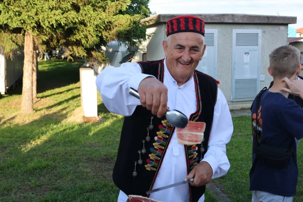 NAJDUŽI STOL 14. GODINU ZA REDOM: Velika je još jedom predstavljena kao ljepota turističke destinacije