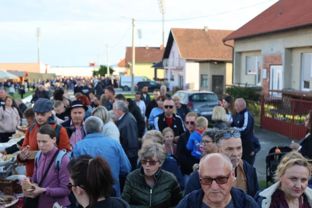 NAJDUŽI STOL 14. GODINU ZA REDOM: Velika je još jedom predstavljena kao ljepota turističke destinacije